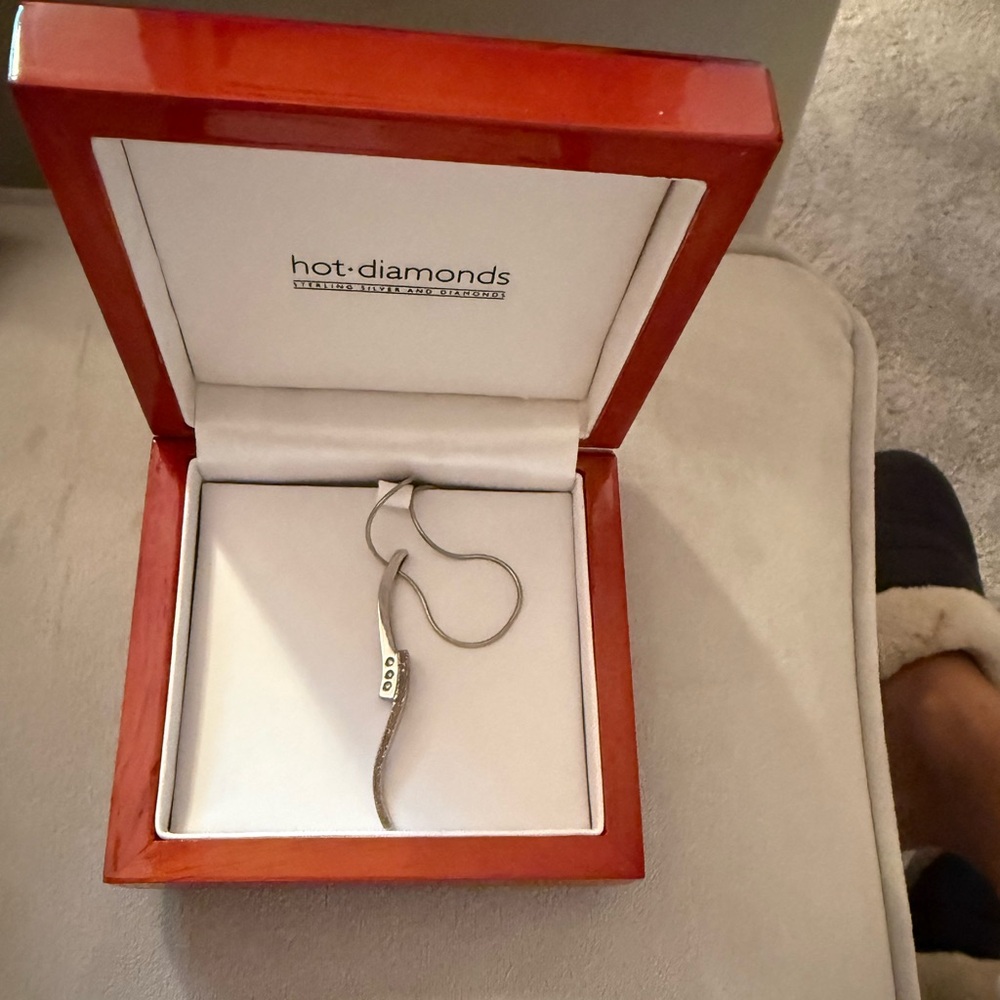 Hot Diamonds Silver Necklace